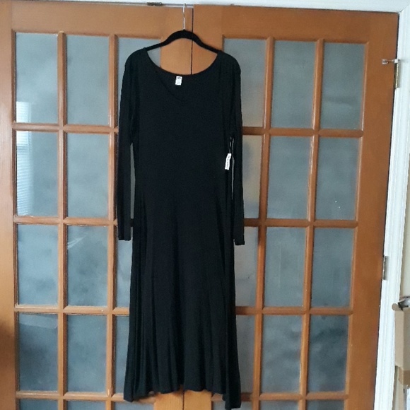 Old Navy Dresses & Skirts - OLD NAVY MAXI DRESS